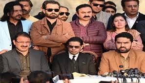 آئیں سب کچھ بھلا کر آگے بڑھیں ورنہ کارکنان نکل آئے تو آپ کو بھاگنے نہیں دیں گے، پی ٹی آئی قیادت