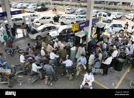 مشرق وسطیٰ میں جاری کشیدگی: پٹرول کی قیمتوں میں55 روپے کا ہوشربا اضافہ