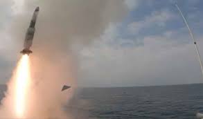 ایران کا امریکا کے طیارہ بردار جہاز پر حملہ، لڑاکا طیارہ بھی مار گرایا