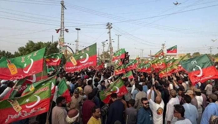 PTI decides to ‘put off’ Islamabad long march until Oct 5